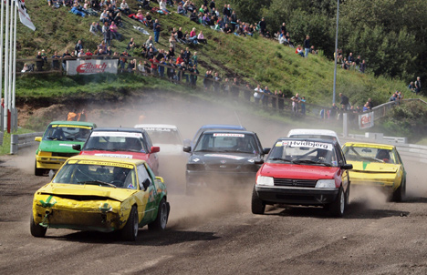 Med 9 startende biler i kvalifikationsheatene oplevede publikum masser af tætte fights på Løvel Banen.